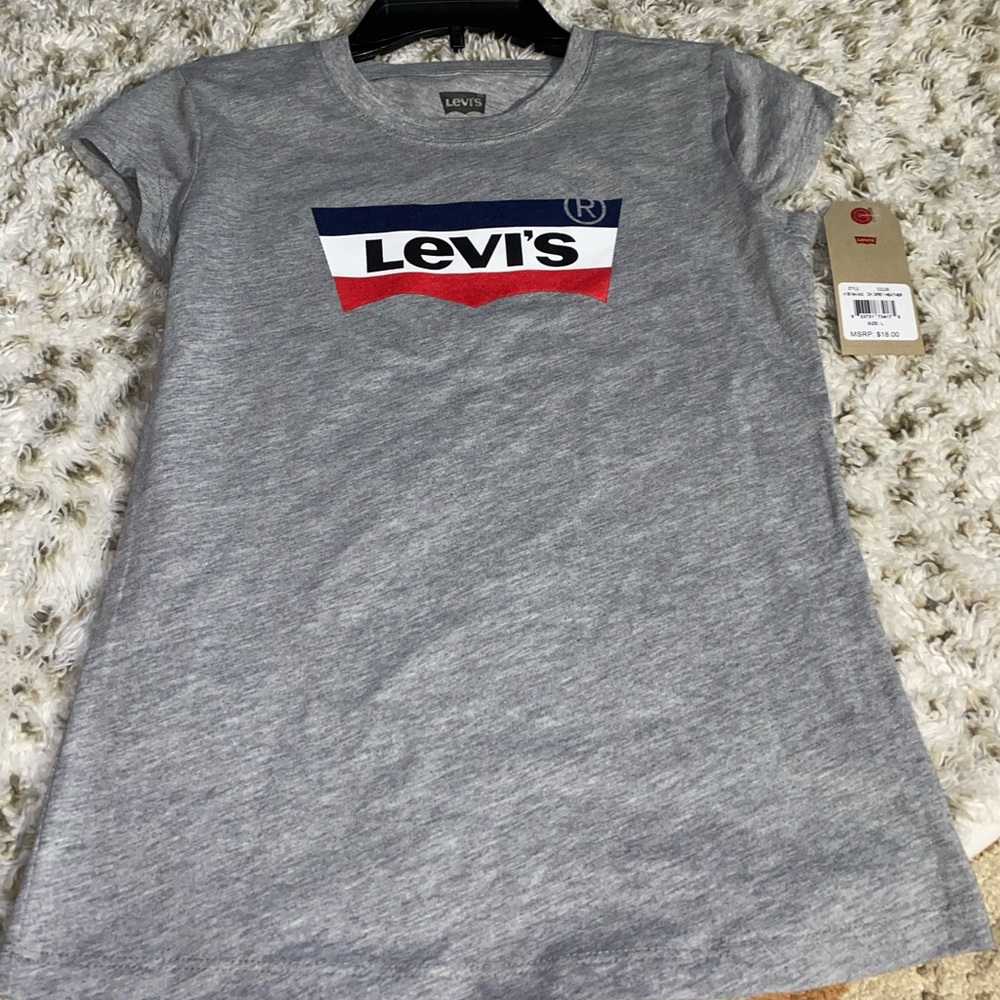 Levi’s t-shirt